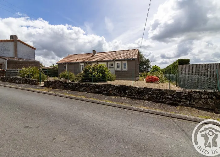 Charmante Maison De Plain-pied, Proche Commerces Et Activites, Entre Nantes Et Cholet - Fr-1-622-82 *